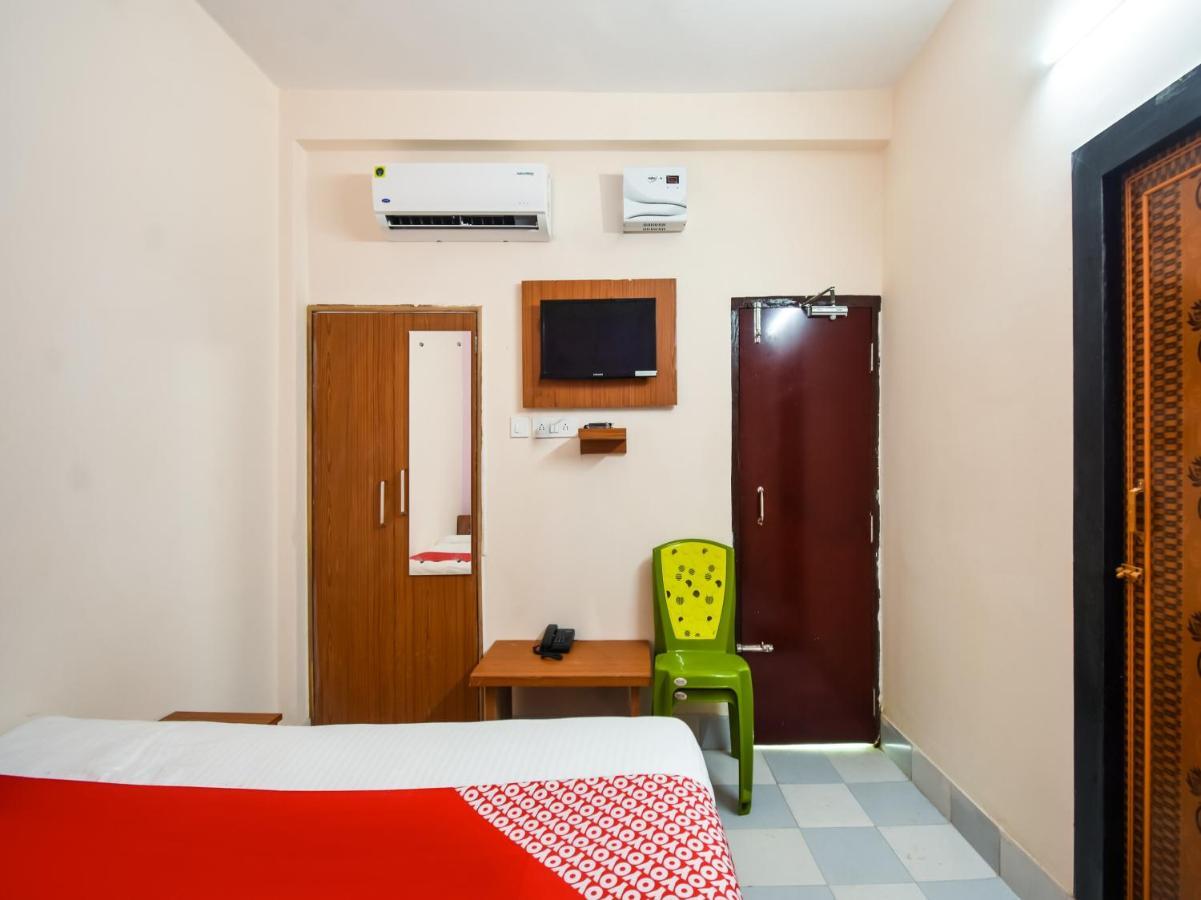 Oyo 61661 Radha Palace Hotel
