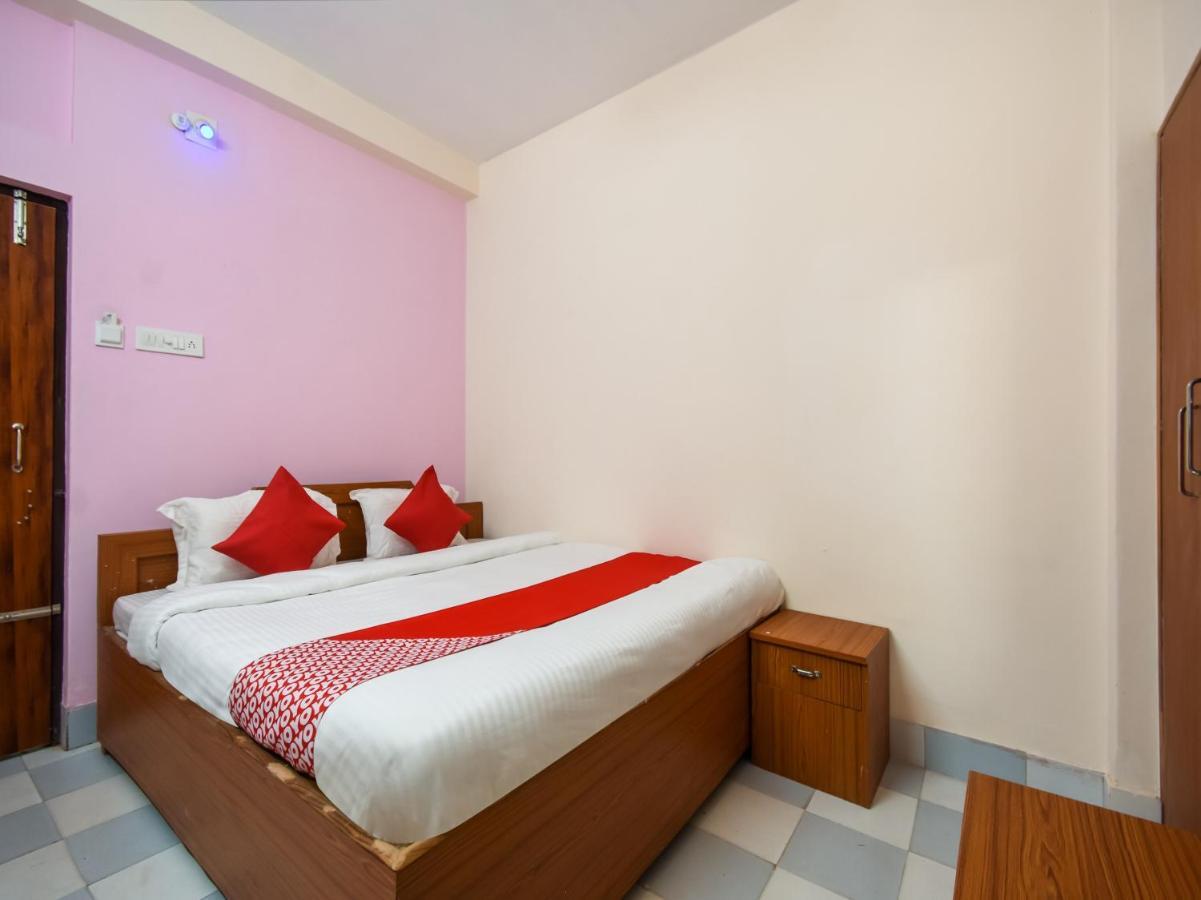 Oyo 61661 Radha Palace Hotel