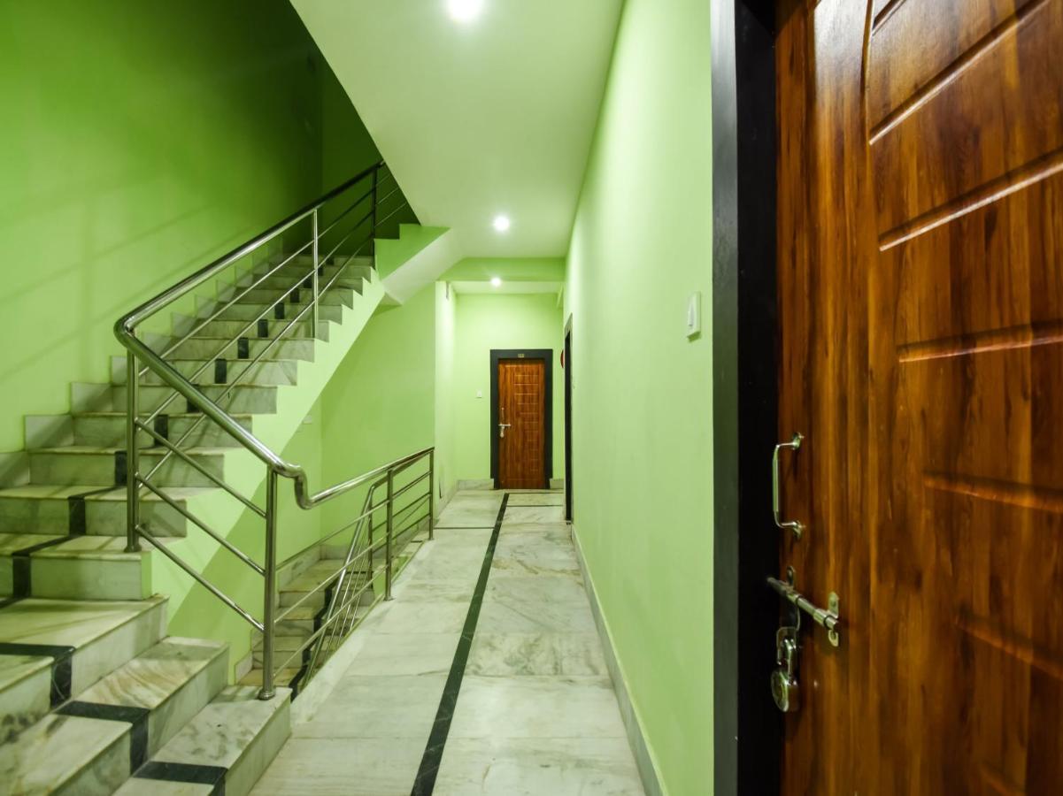 Oyo 61661 Radha Palace Hotel